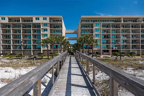 The <strong>beach</strong> offers plenty of space for sunbathing, swimming, and other water activities. . Fort walton beach fl craigslist